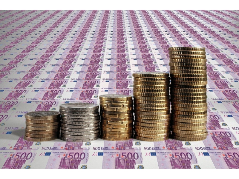 Rezervele valutare ale BNR au scazut usor in martie, coborand sub pragul de 62.000 milioane de euro