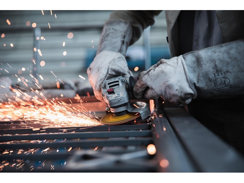 Preturile productiei industriale, in urcare: avans de 4% in februarie, sustinut de energie si bunuri de uz curent