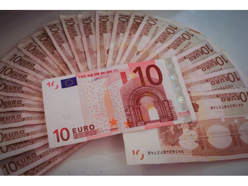 Rezervele valutare ale BNR au crescut usor in aprilie, depasind pragul de 62.400 milioane euro