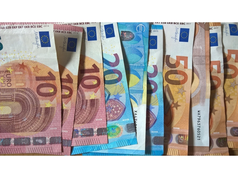 Investitiile straine directe scad cu 12% in primele patru luni din 2025, in contextul adancirii deficitului de cont curent